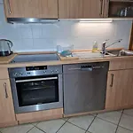 Schoene 120Qm Wohnung Max 5 P, Bahnhofsnaehe, Tv Streaming شقة