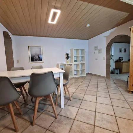 Apartment Schoene 120qm Max 5 P, Bahnhofsnaehe, Tv Streaming *
