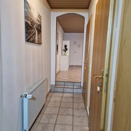 Schöne 120qm Max 5 P, Bahnhofsnähe, Tv Streaming Apartment