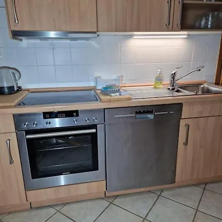 Schoene 120qm Max 5 P, Bahnhofsnaehe, Tv Streaming Apartment