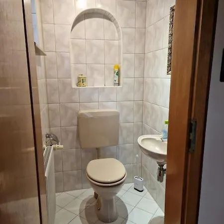 Apartment Schoene 120qm Max 5 P, Bahnhofsnaehe, Tv Streaming
