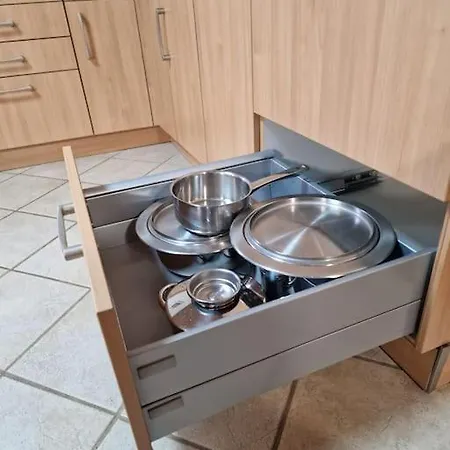 Schoene 120qm Max 5 P, Bahnhofsnaehe, Tv Streaming Apartment