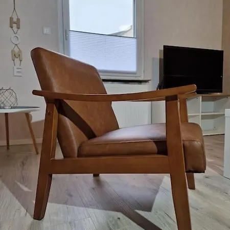 Schoene 120qm Max 5 P, Bahnhofsnaehe, Tv Streaming Appartement